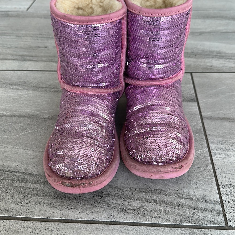 Pink UGG girls 13 - Picture 3 of 5